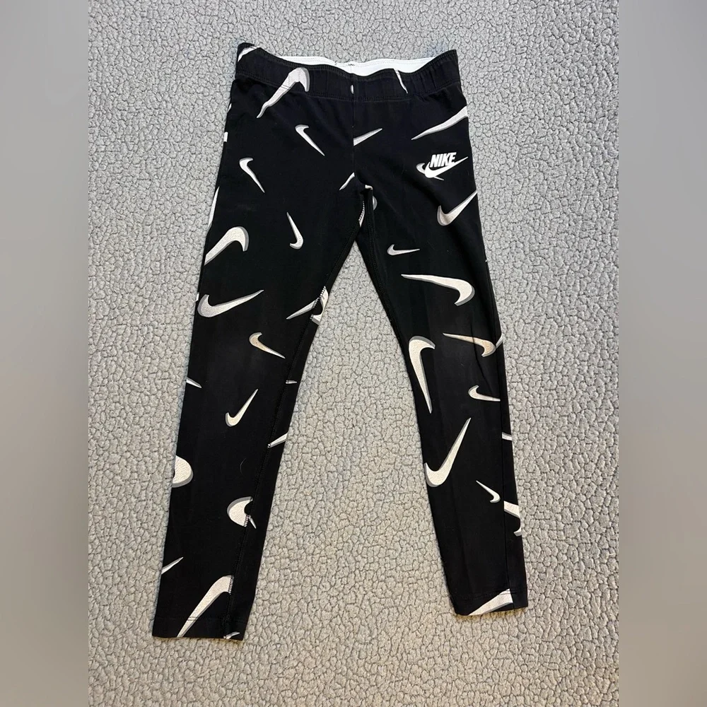 Nike Sportswear Favorites Girls Leggings Size Small Toddler Size Black And White